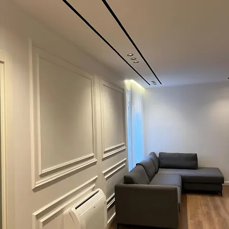 Escape Luxury 4 * Tirana