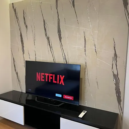 Escape Luxury 4 * Tirana