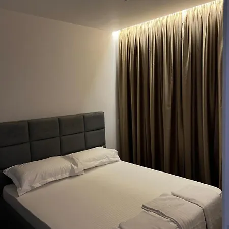 Escape Luxury 4 * Tirana