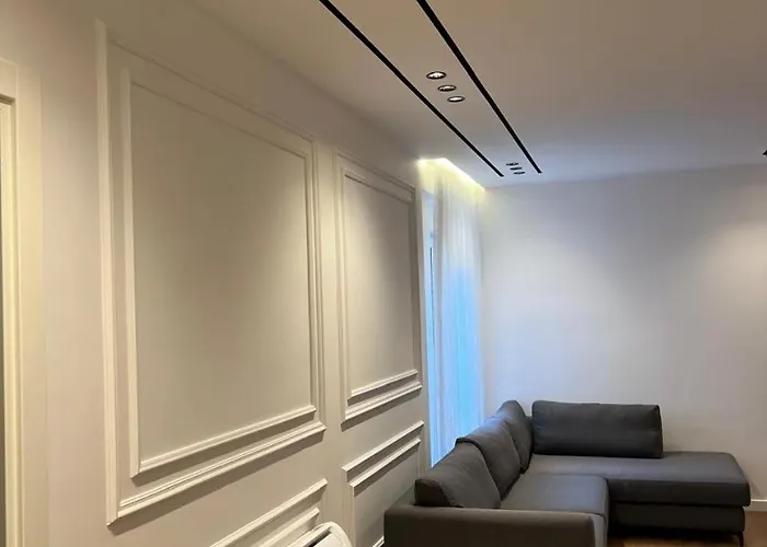 Escape Luxury 4 * 地拉那